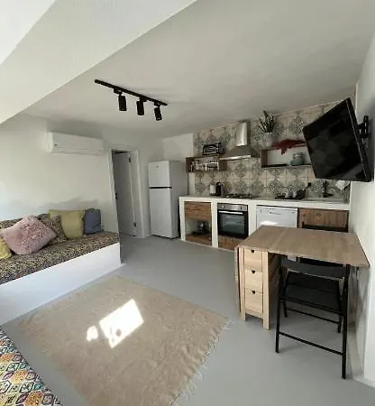 Mel's Garden House In The Heart Of The Hébergement de vacances *