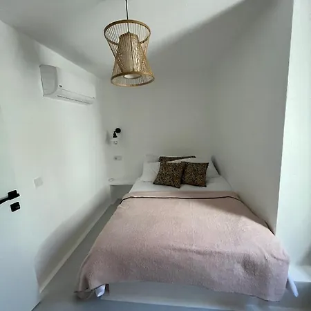 Dom wakacyjny Mel's Garden House In The Heart Of The *