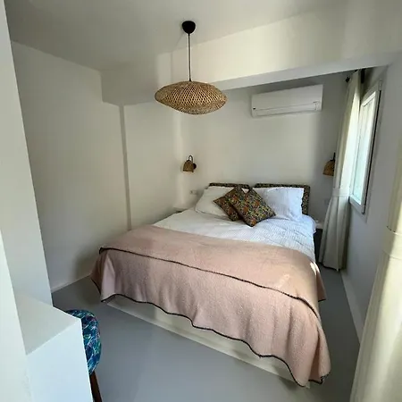 Vakantiehuis Mel's Garden House In The Heart Of The *
